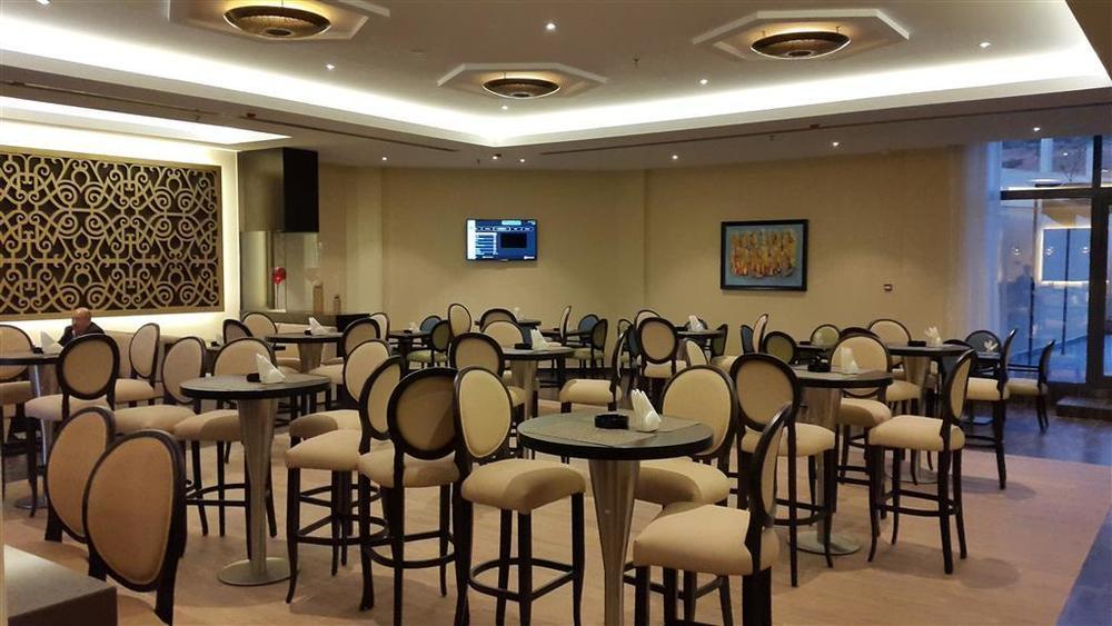 Royal Tulip Skikda Filfila Étterem fotó
